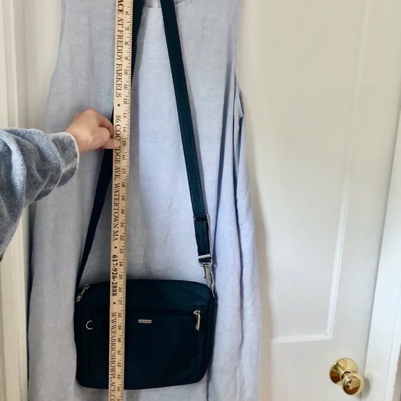 Travelon Anti-Theft Small Crossbody Purse - Picture 4 of 16